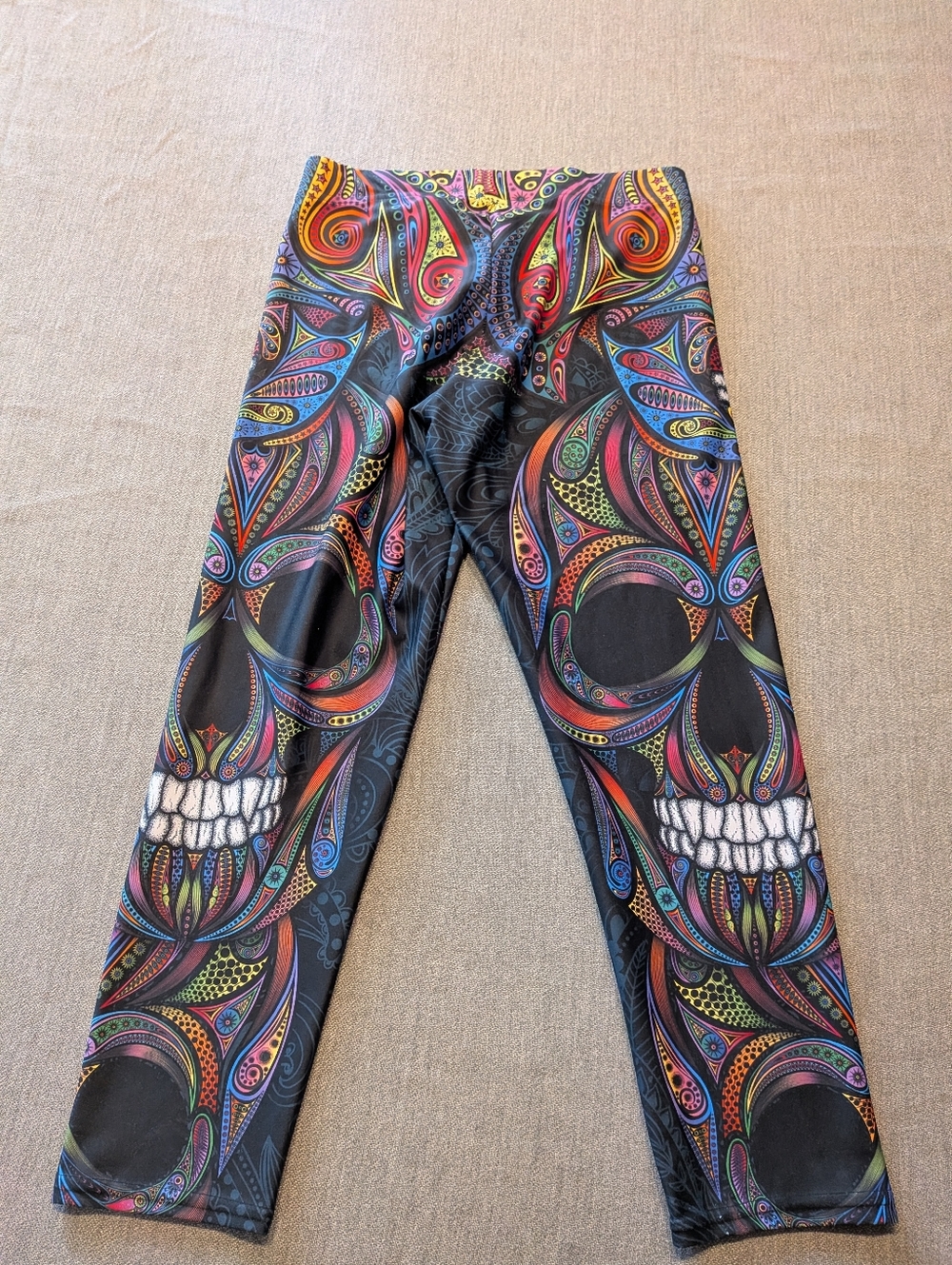 GEARBUNCH Women's Comfort Stretch Bold Sugar Sculls  Leggings Size Medium